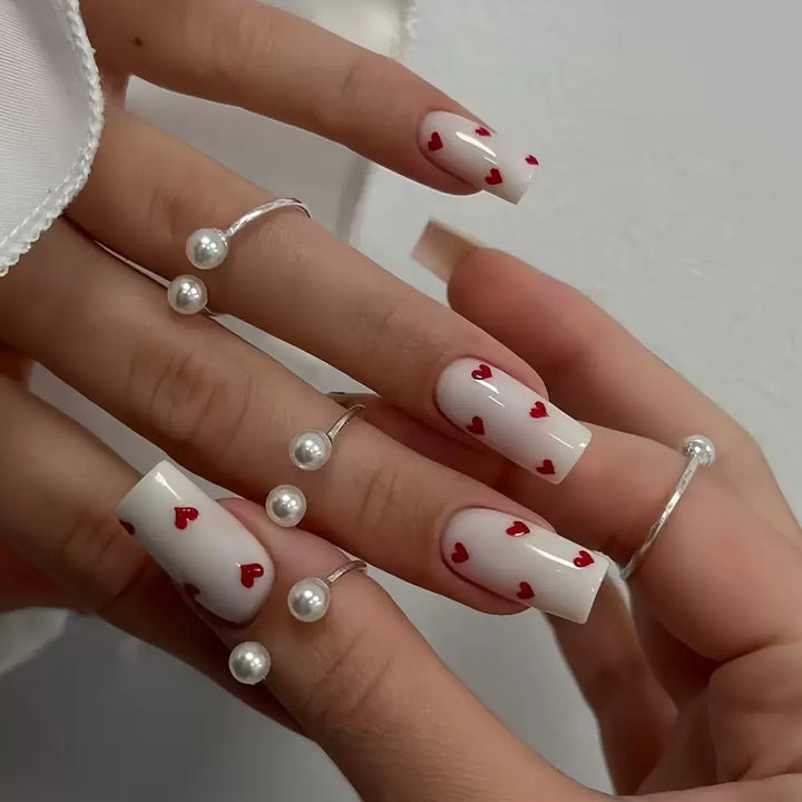 Art nail set with romantic heart design and shiny finish Bowlift
