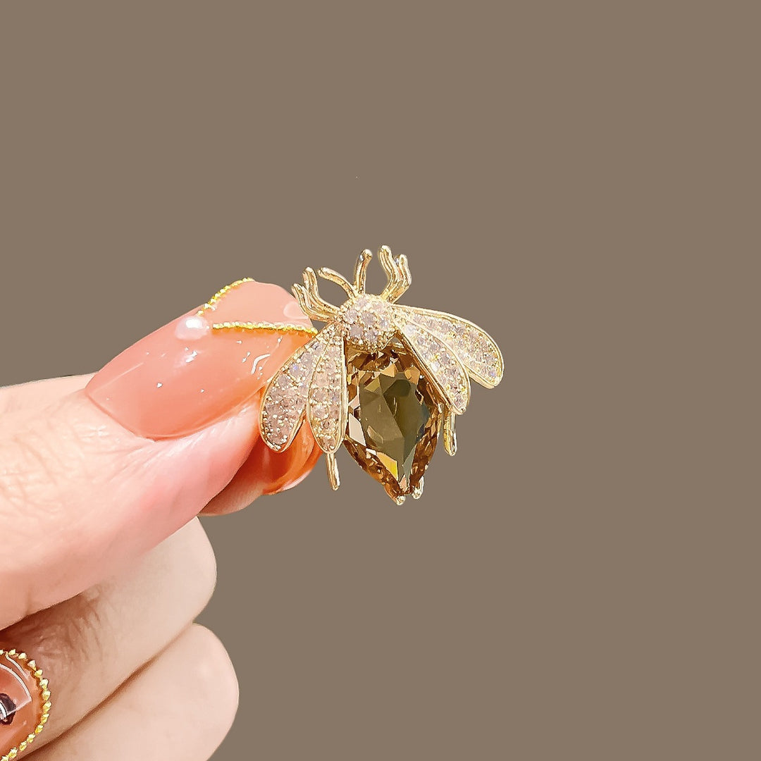 Exclusive bee brooch with crystals Bowlift