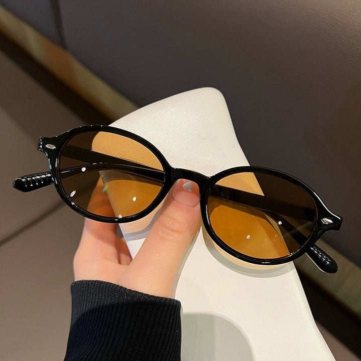 Ladies fashionable sunglasses in elegant oval design Bowlift