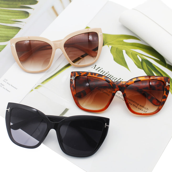 Women's Cat-Eye Sunglasses with Elegant Accents Bowlift