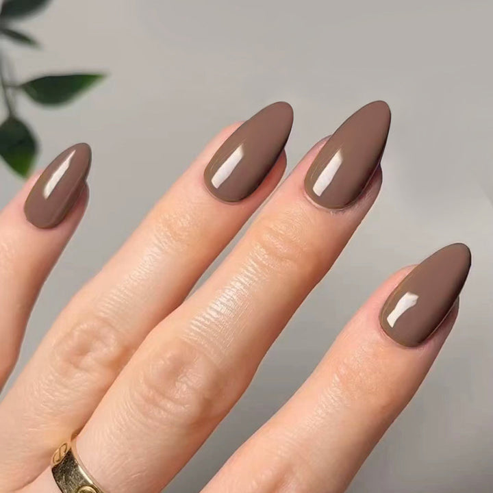 Artistic stiletto nails with elegant high-gloss finish Bowlift
