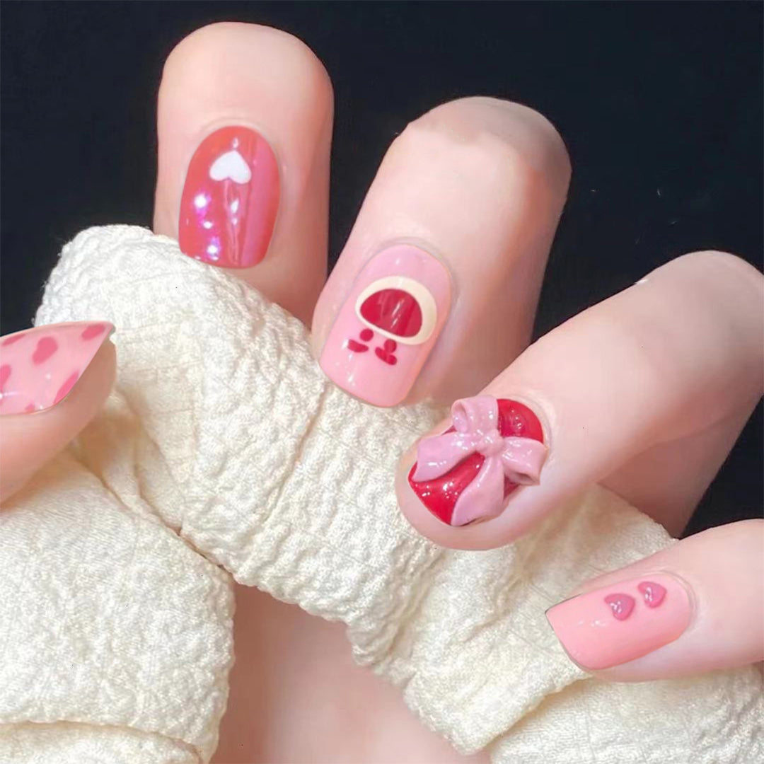 Artful nail extensions with an elegant leaf pattern Bowlift