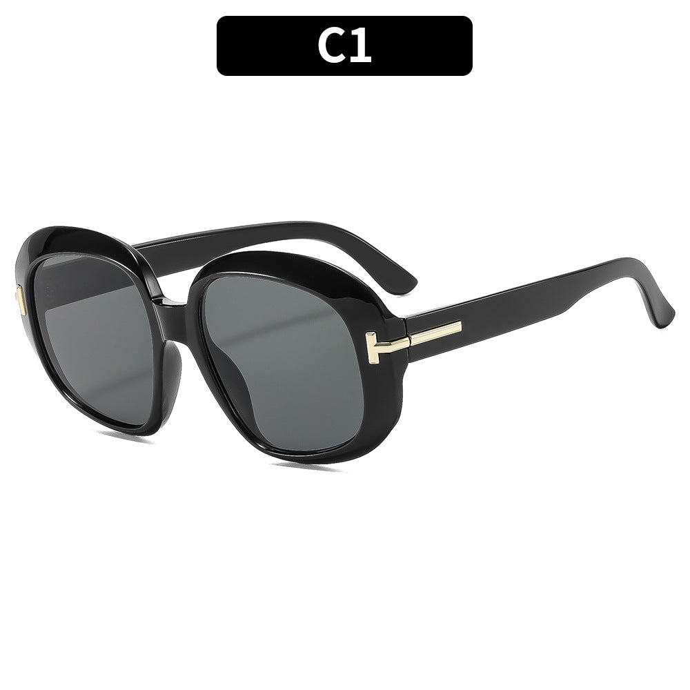 Oversized Cat-Eye Sunglasses with Chic Decorative Accents