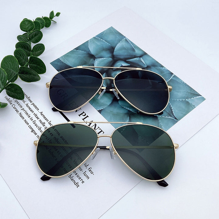 Fashionable Pilot Sunglasses Bowlift