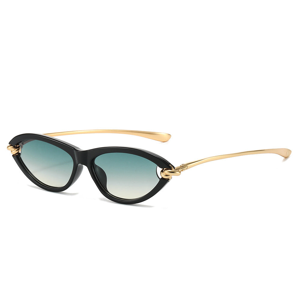 Chic Cat-Eye Sunglasses with Gold Accents Bowlift