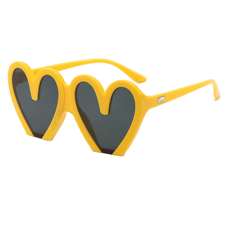 Women's Heart-Shaped Sunglasses with Striking Design Bowlift