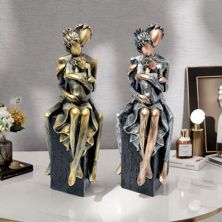 Elegant sculpture of a romantic couple Bowlift