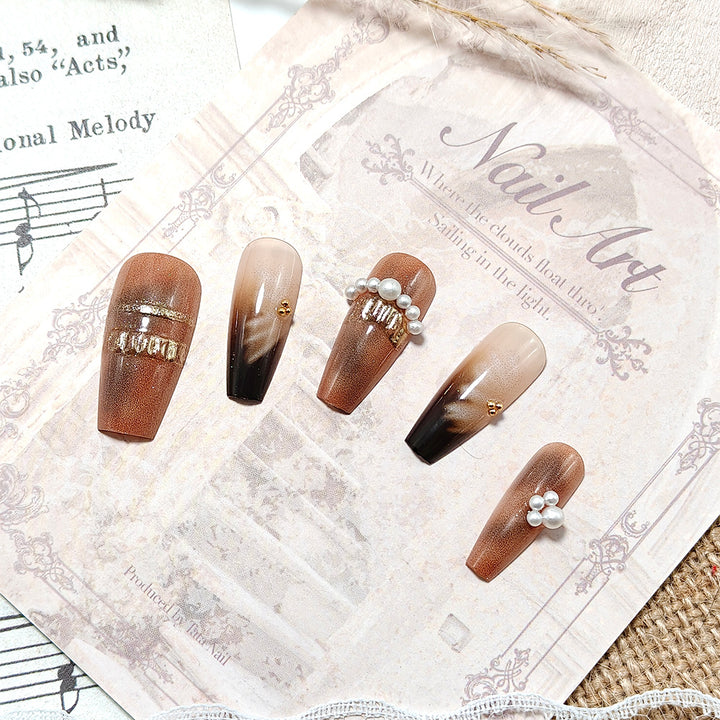 Artificial nails with elegant pearl and gold accents Bowlift
