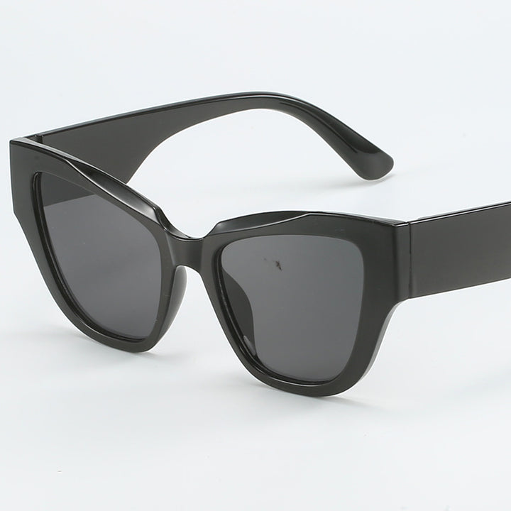 Women's Cat Eye Sunglasses with extravagant Leopard Print Bowlift