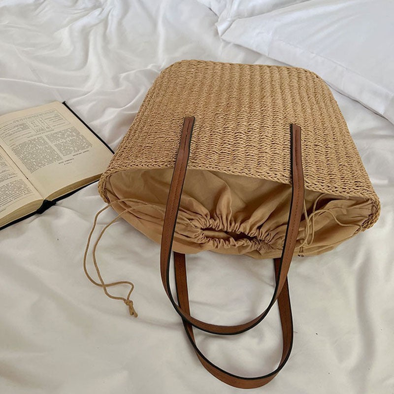 Spacious straw bag with sustainable leather handles Bowlift