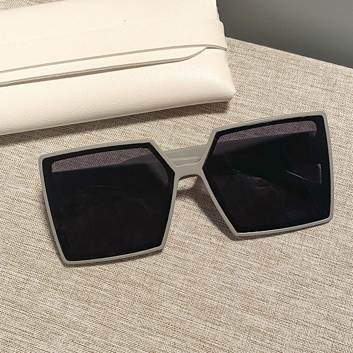 Women's square sunglasses with a sturdy frame and stylish design Bowlift