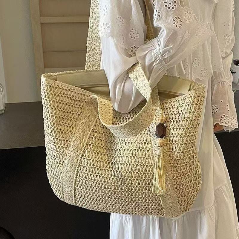 Handmade straw bag Bowlift