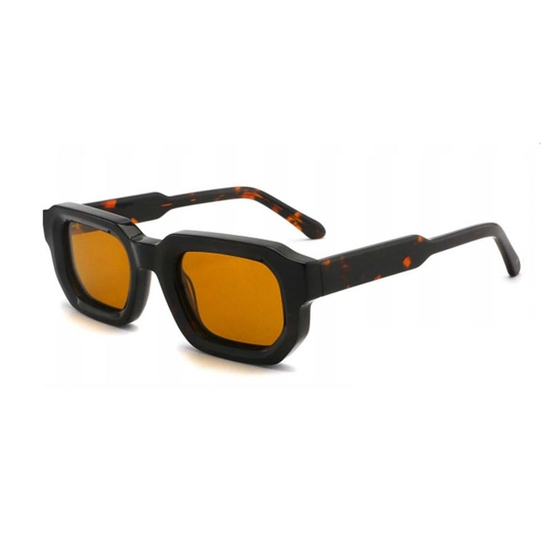 Women's sunglasses in a modern, square design with polarized lenses Bowlift