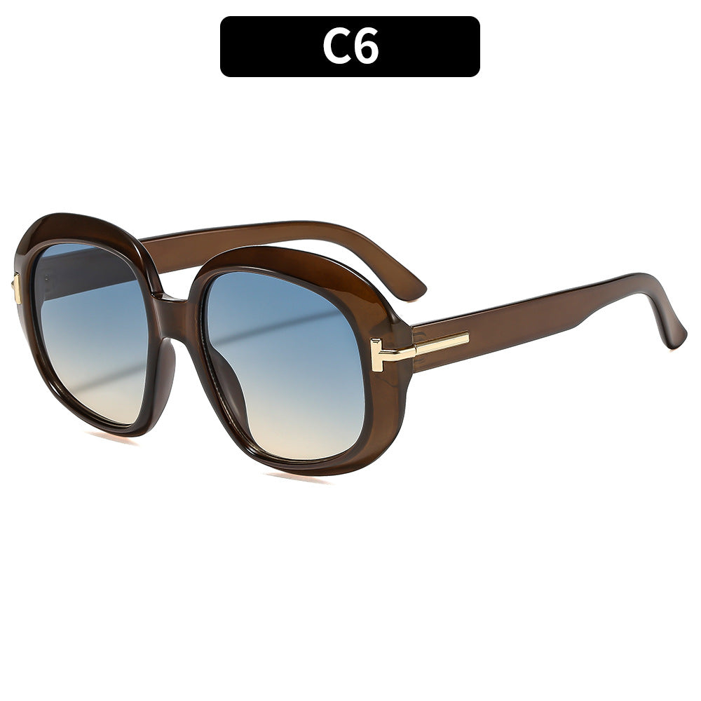 Oversized Retro-Inspired Sunglasses