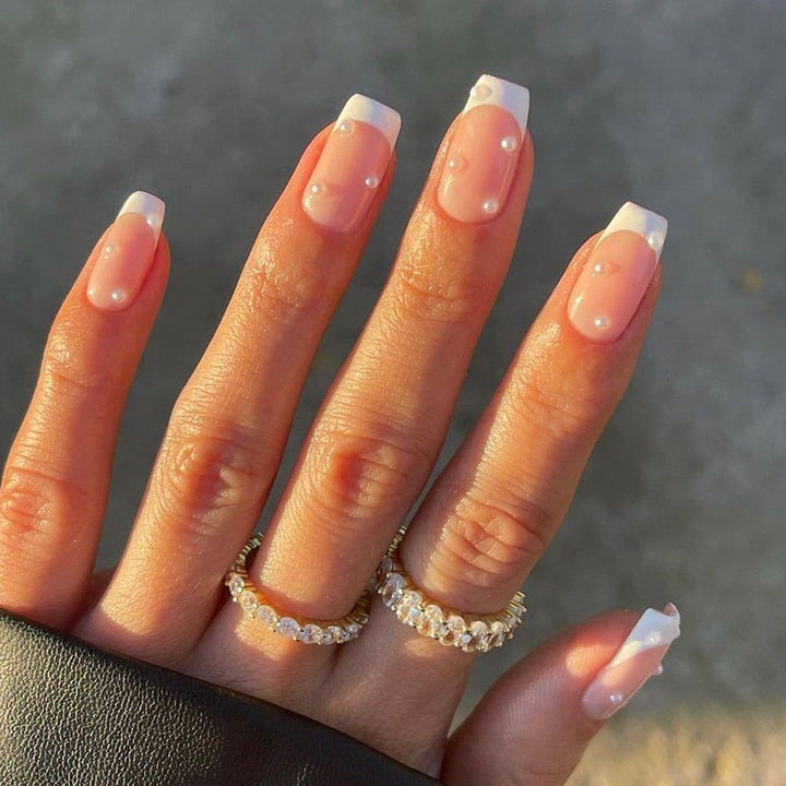 Elegant Press-On Nail Art Set with Pearl and French Tip Accents Bowlift