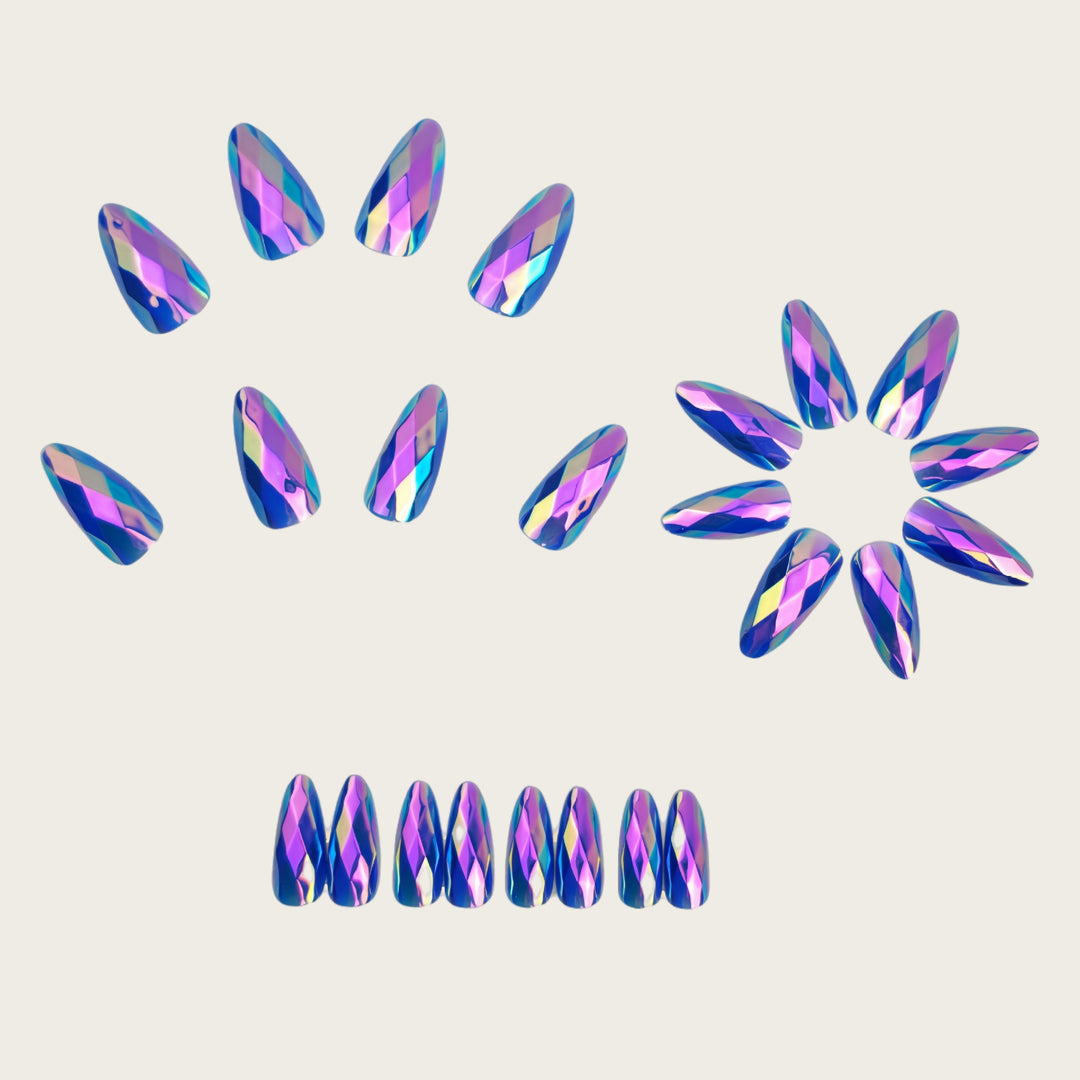 Artificial nails with faceted design Bowlift