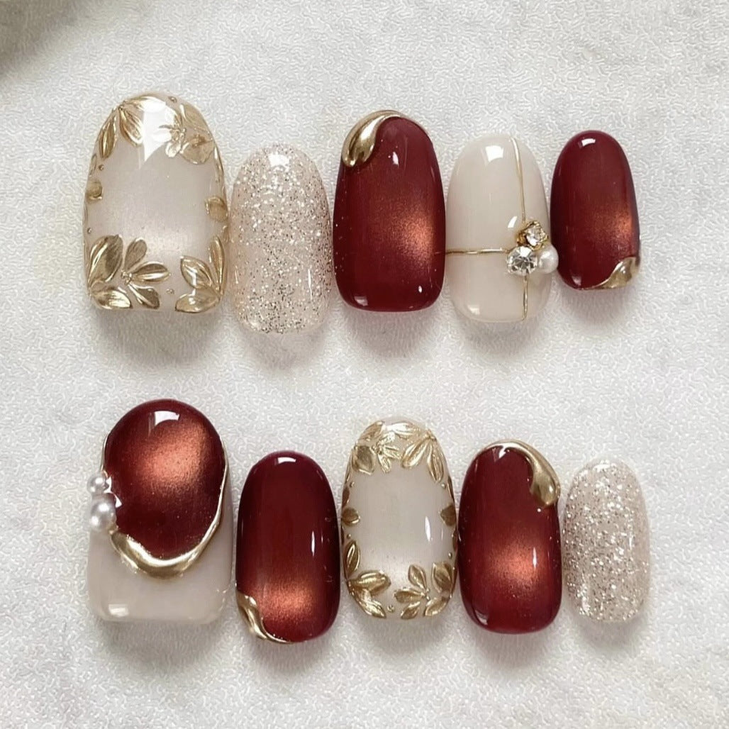 Artificial nails with elegant gold accent Bowlift