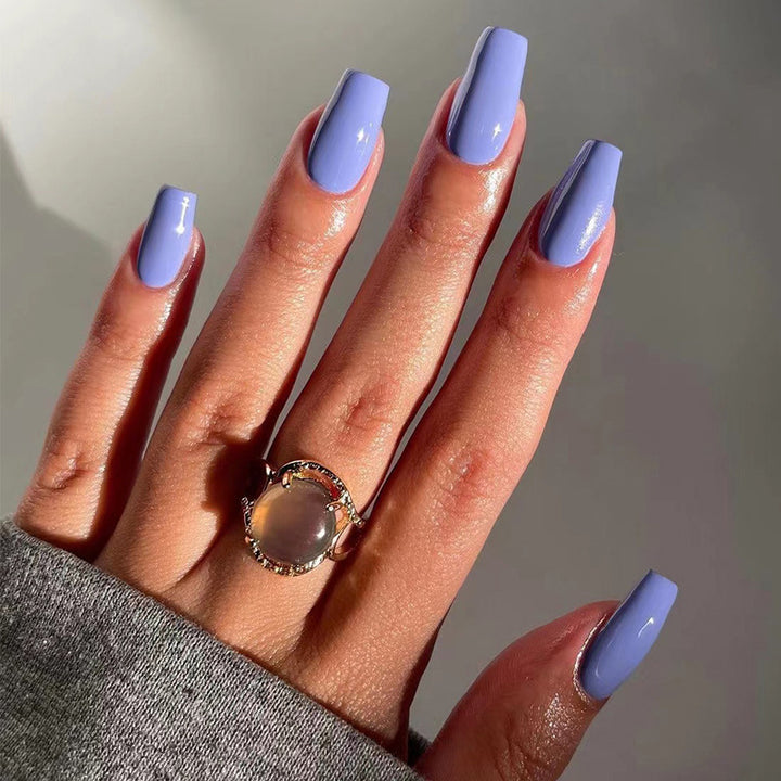 Stylish artificial nails in elegant gloss finish Bowlift