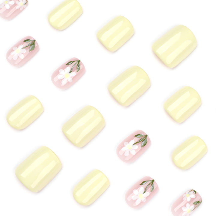 Artful nail extensions with elegant flower design Bowlift