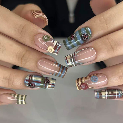 Artificial fingernails with trendy checked pattern Bowlift
