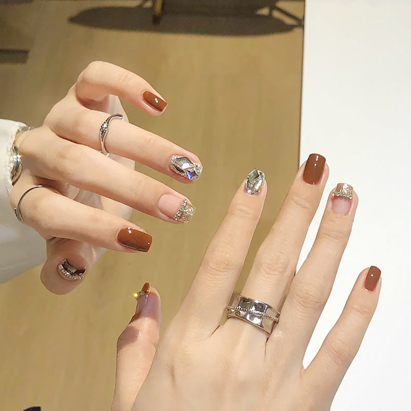 Nail set with Sparkling Crystal and Glitter Accents Bowlift