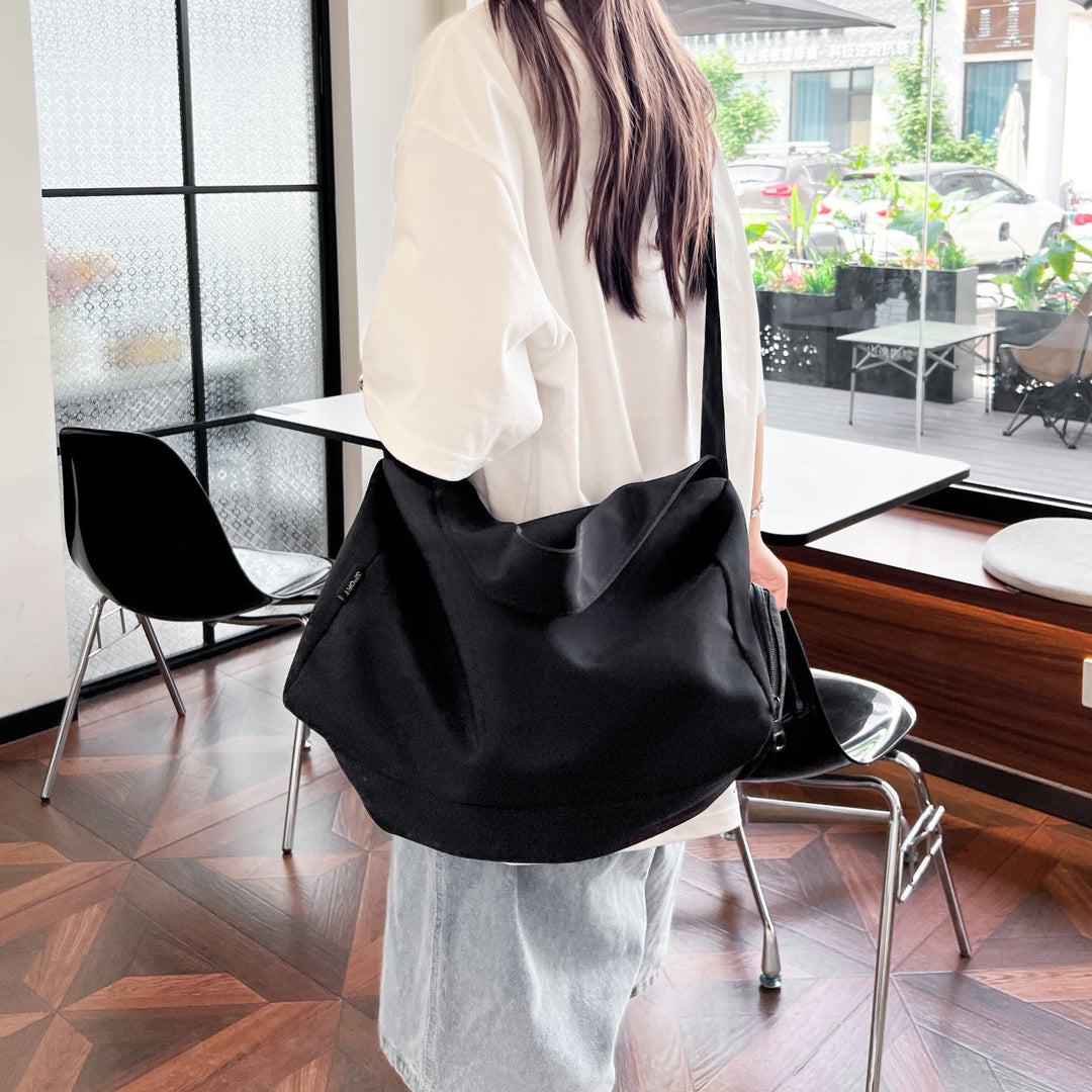 Everyday bag with spacious interior and detachable shoulder strap Bowlift