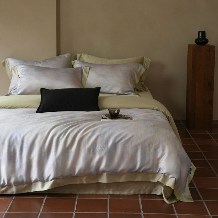 Luxurious bedding set in velvet look with extra-soft touch