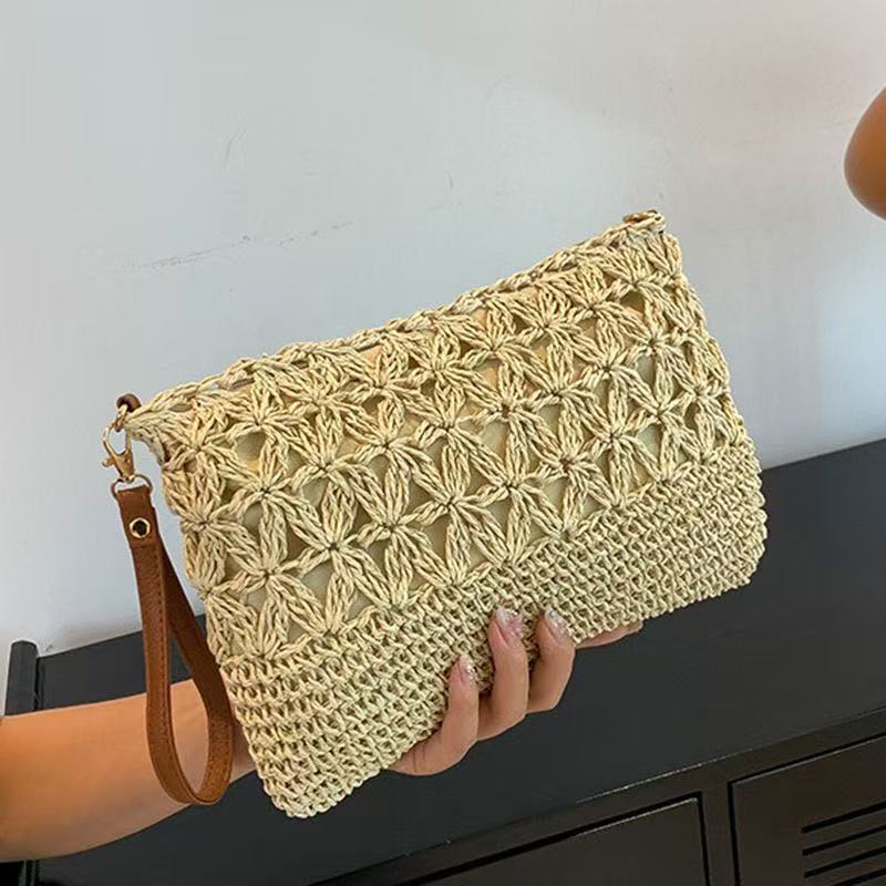 Shoulder bag with elaborate crochet designs Bowlift