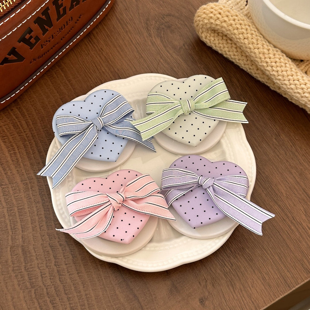 Heart-shaped cosmetic box with bow motif Bowlift