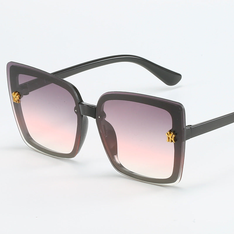 Ladies stylish square sunglasses with elegant details Bowlift