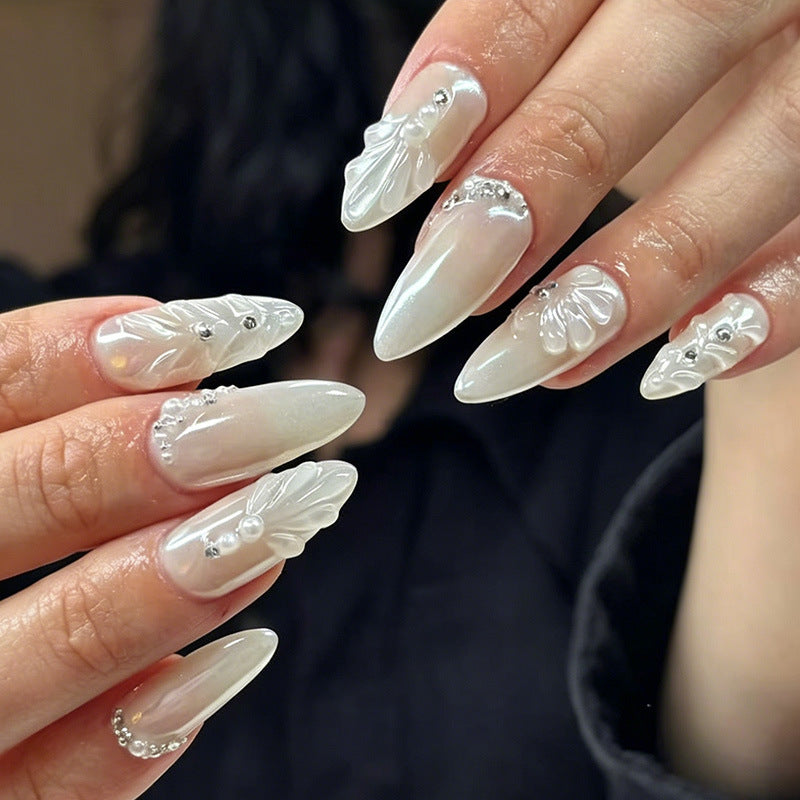 Elegant Rhinestone-Embellished Nail Tips Bowlift