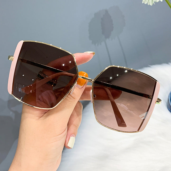 Women's oversized sunglasses with glamorous frame Bowlift