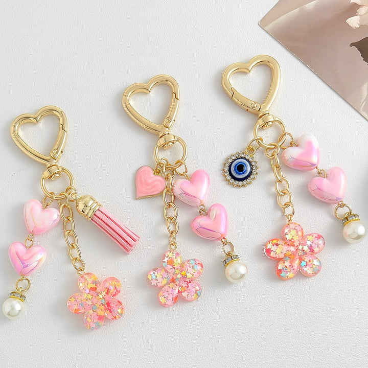 Playful keychain with hearts and flower motif Bowlift