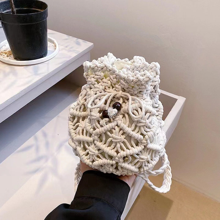Hand-knotted shoulder bag in playful animal design Bowlift