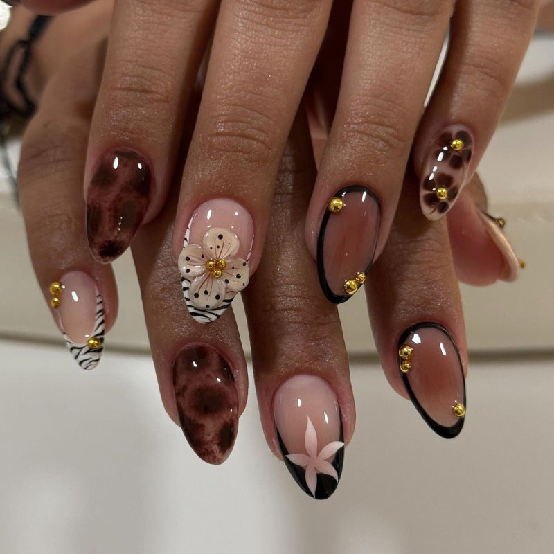 Nail Art with elegant flower design and glitter accents Bowlift