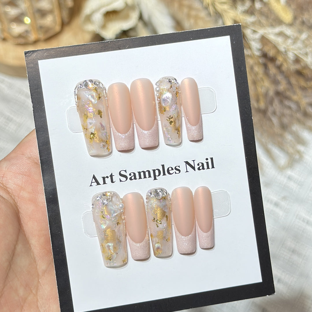Luxurious Decorative Press-On Nail Set with Artistic Elements Bowlift