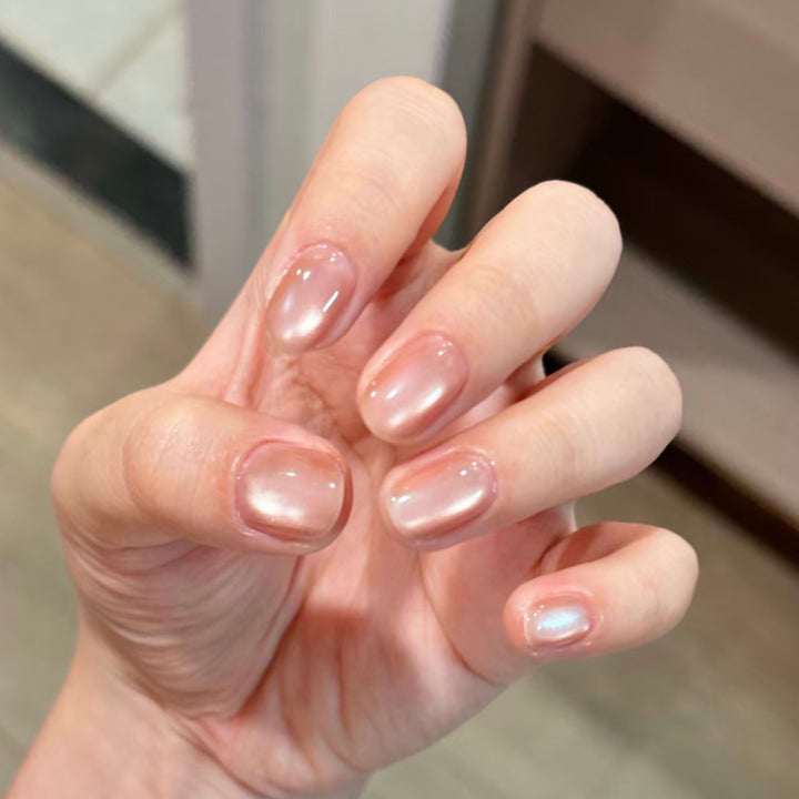 Artificial nails with elegant ombre look Bowlift