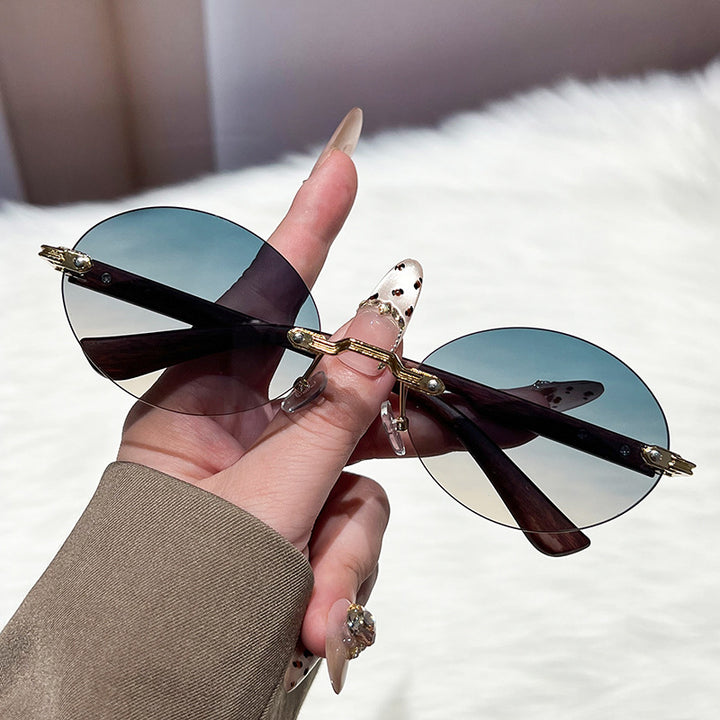 Ladies fashionable and elegant sunglasses with oval design Bowlift