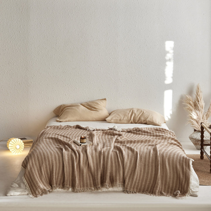 Ladies elegant and airy bedspread made of high-quality cotton Bowlift