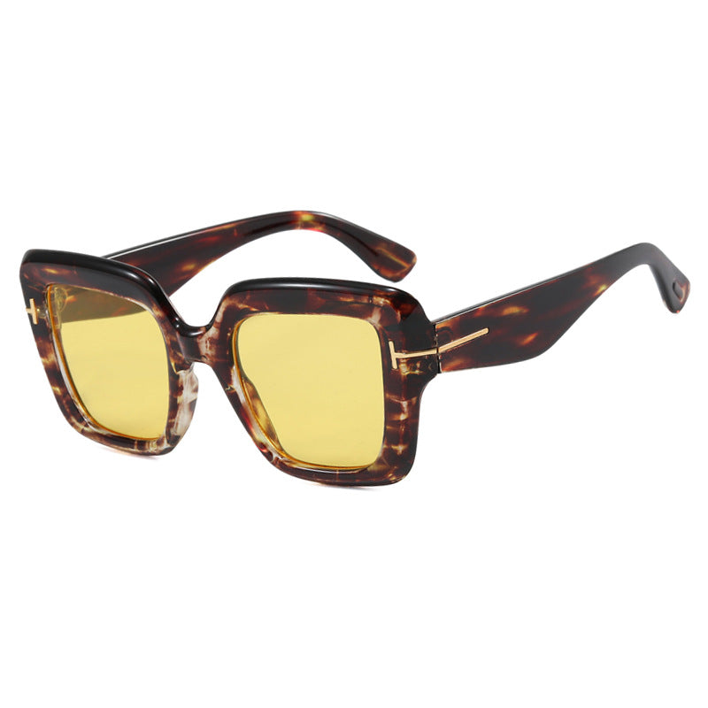 Women's square sunglasses with comfortable plastic frame and UV protection Bowlift