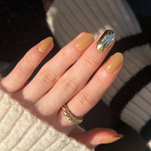 Luxurious artificial nails with metallic shiny accent Bowlift