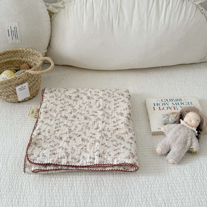 Unisex Cozy Muslin Blanket with Delicate Flower Pattern Bowlift