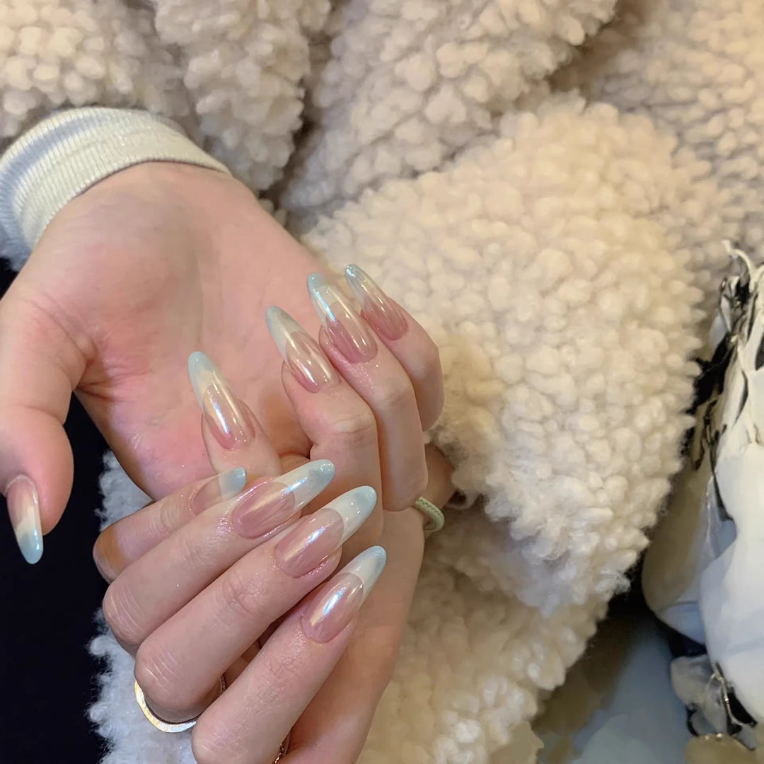 Elegant and Shiny Artificial Nails Bowlift