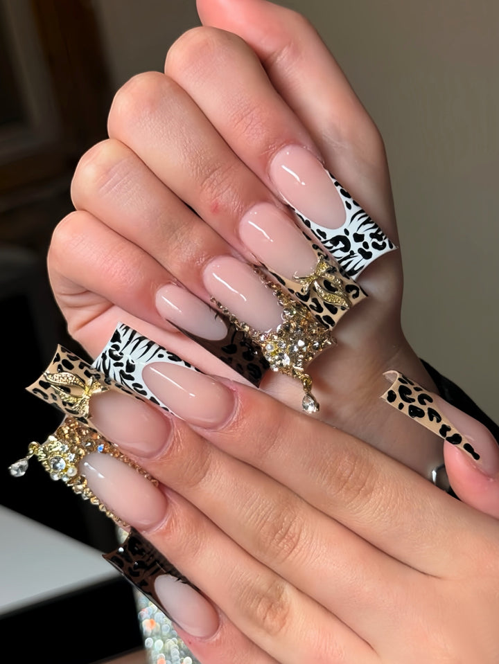 Decorative Long Press-On Nail Extensions Bowlift