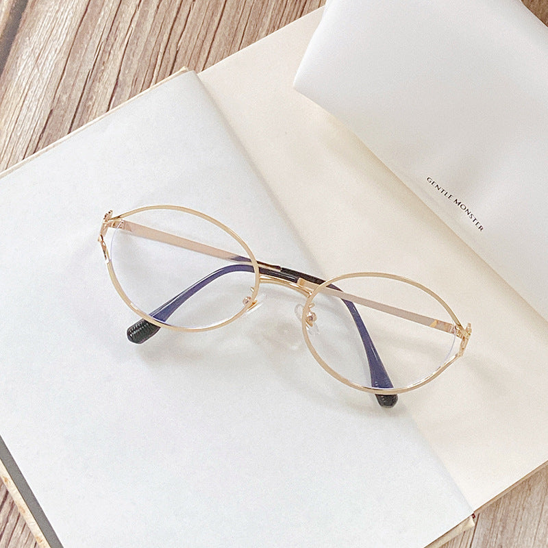 Round Sunglasses with Golden Accents Bowlift