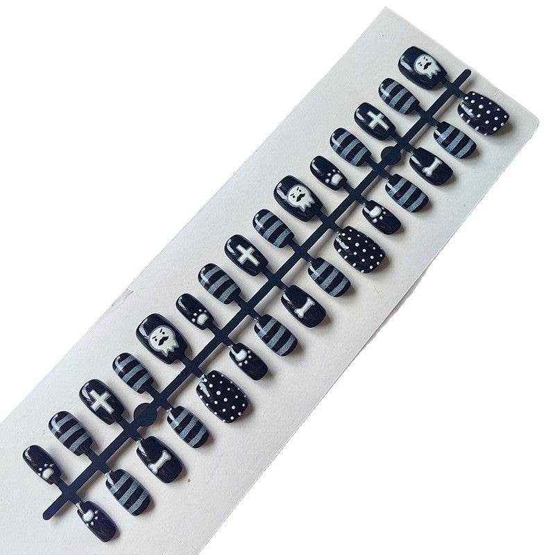 Artificial fingernails in creative Halloween design Bowlift