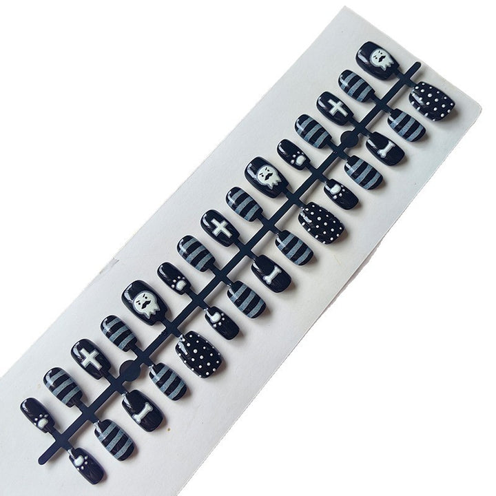 Artificial fingernails in creative Halloween design Bowlift