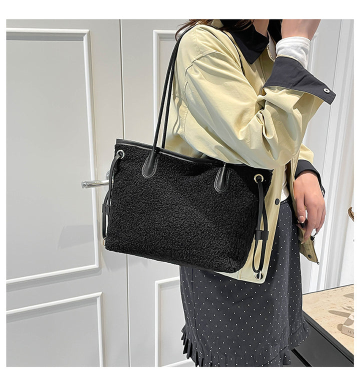 Oversized Faux Fur Tote Bag Bowlift