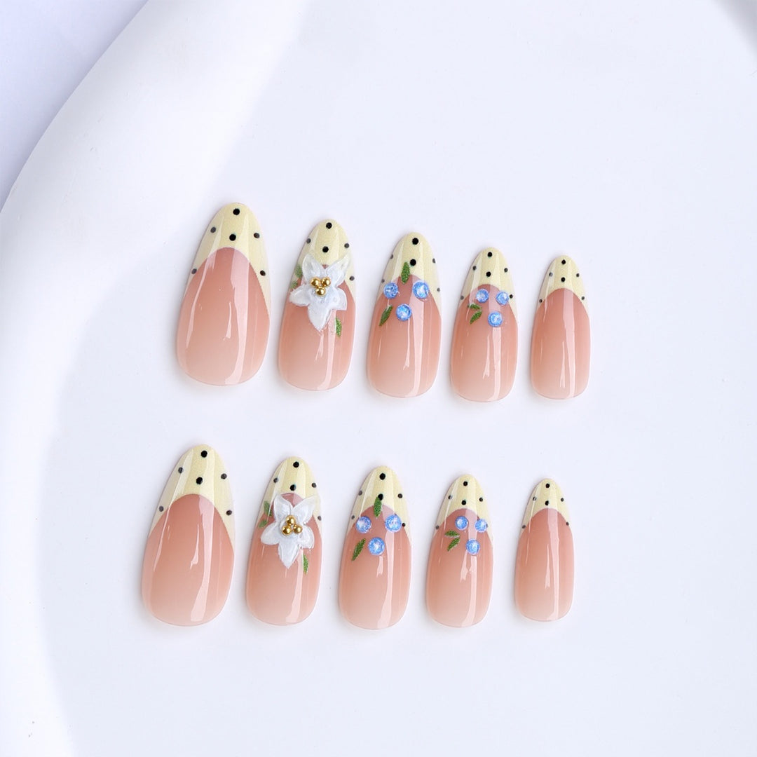 Trendy Nail Art Bowlift