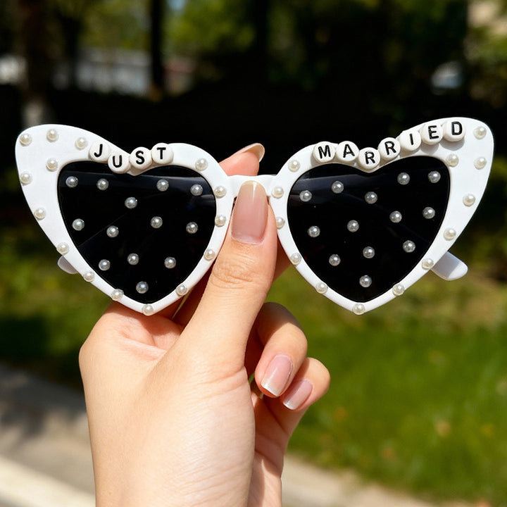 Novelty Heart-Shaped Sunglasses Bowlift